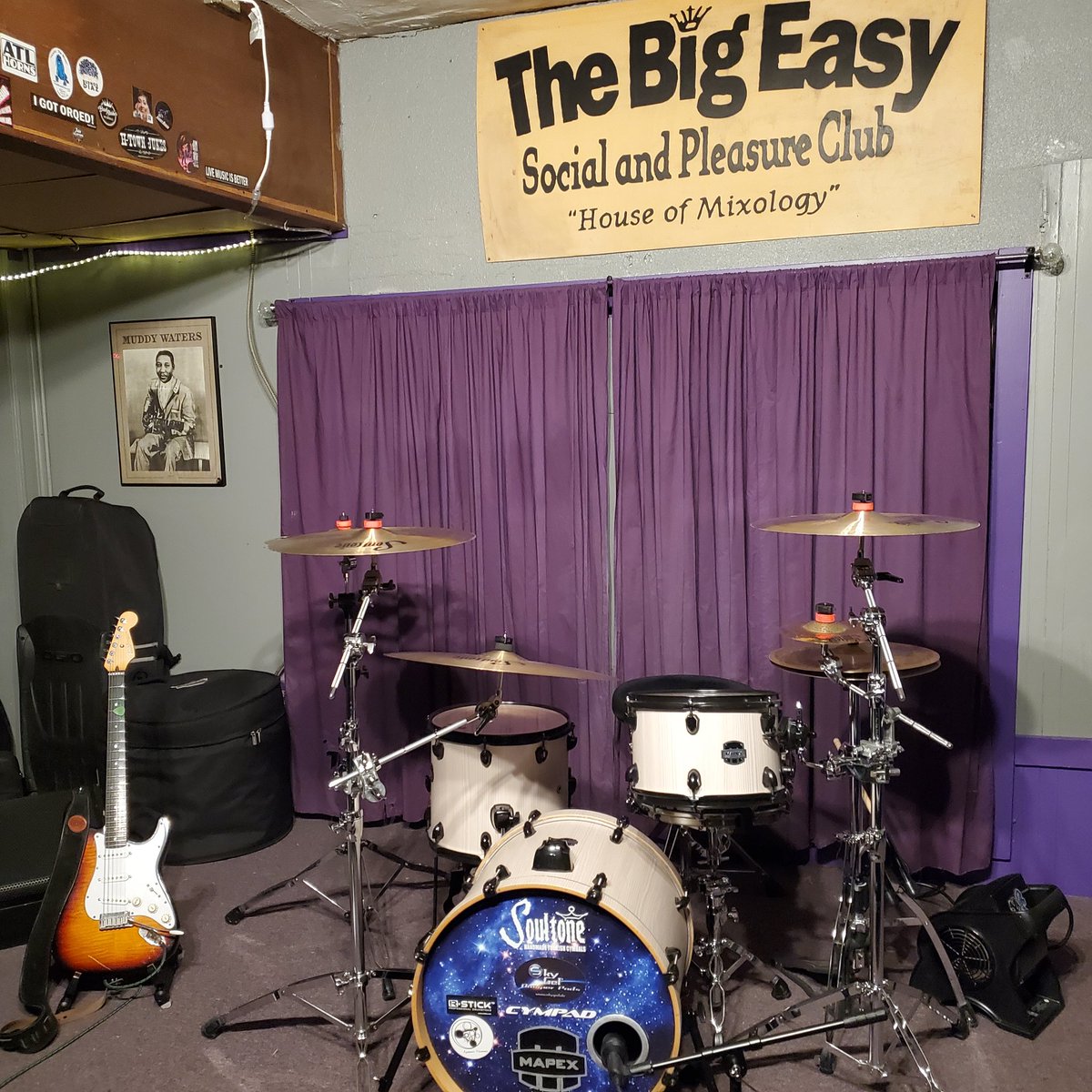 GaryDCain's tweet photo. All set up - Houston come get some 🤘#houston #htxmusic #houstonblues @HoustonBluesSoc #texasblues https://t.co/DQD5YO1Fqn
