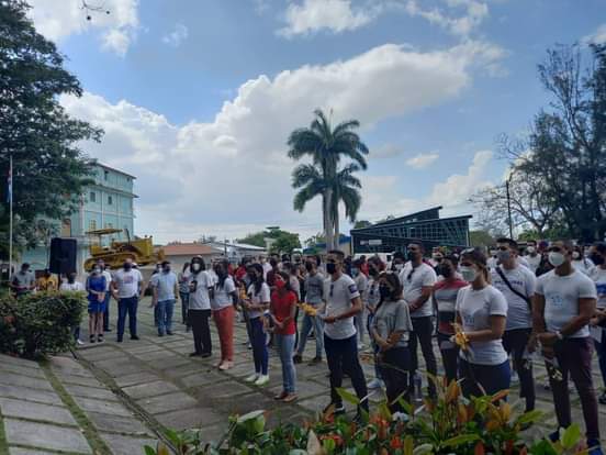 Desde el monumento que inmortaliza la acción combativa del Tren Blindado se reconocen a jóvenes del sector jurídico de todo el país.
#60UJC.
#VamosConTodo.
