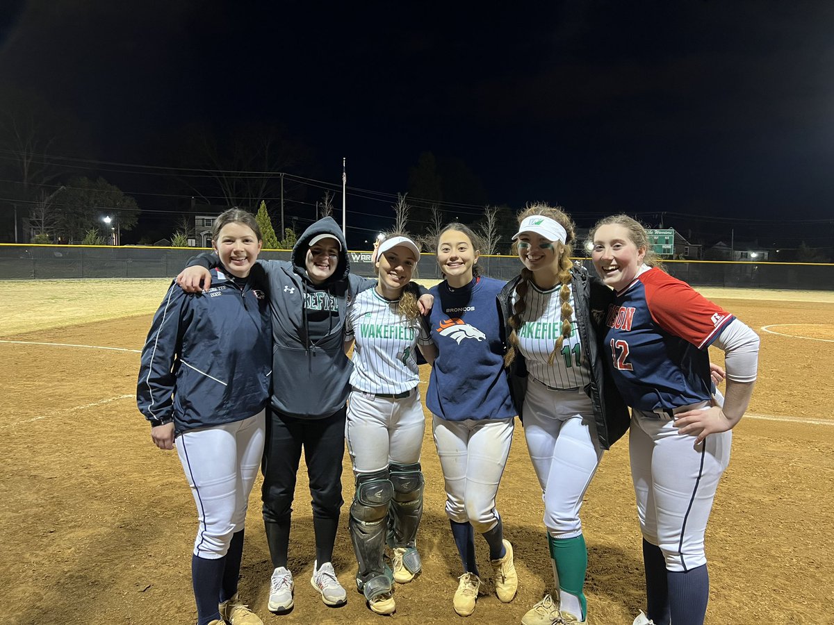 amaridabney0's tweet photo. So glad I got to see my Firebird sisters today… way to battle ❤️ https://t.co/rZzqYMmXws
