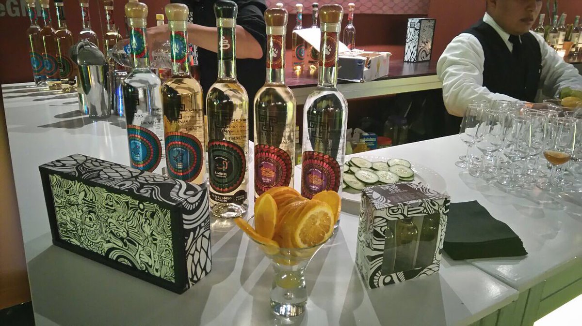 Para tus eventos personales o corporativos, búscanos para talleres de mixología y prepara tus cocktails con las etiquetas de <a href="/lastonasmezcal/">Las Tonas Mezcal</a> #conocetutona #mezcalartesanal #lastonasmezcal