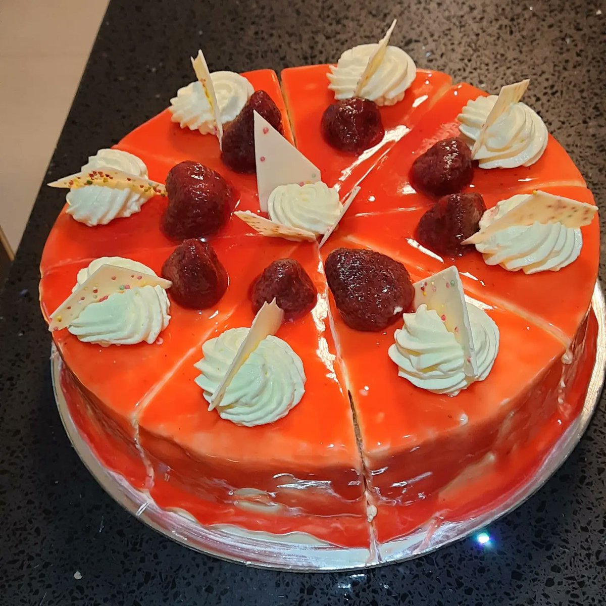 AshokChef3's tweet photo. https://t.co/bmYFhOjuAF
Strawberry Glaze Cake Decoration at home |#handmade #ValentinesDay #ashokchef #cooking #baking #birthdaycake #strawberrycake https://t.co/qIFT4a5Cia