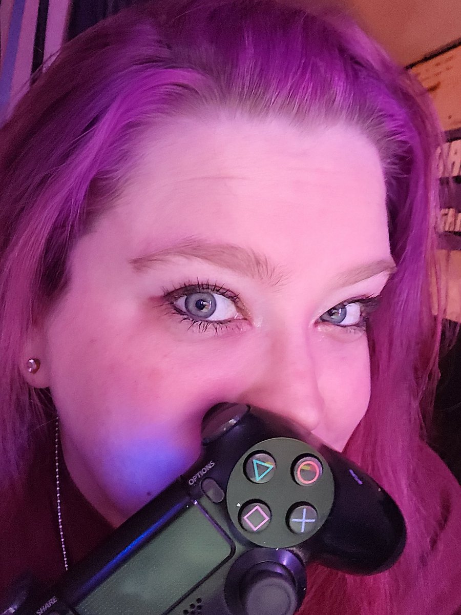 mamaskit's tweet photo. Let's play some Fortnite! #TwitchStreamers #twitchaffiliate #twitchmama #core4gaming @TheCore4Play #fortnite https://t.co/9K1EBFLzmU https://t.co/HDrYnuSnk5