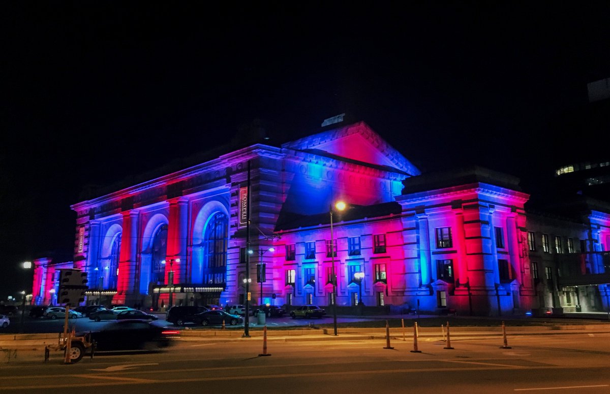 UnionStationKC's tweet photo. We ❤️💙 to support our regional teams, and tonight Union Station shines in crimson and blue as we get set to cheer on @KUHoops in tomorrow's Final Four game.   #RockChalk #MarchMadness https://t.co/oJL3yu28Ii