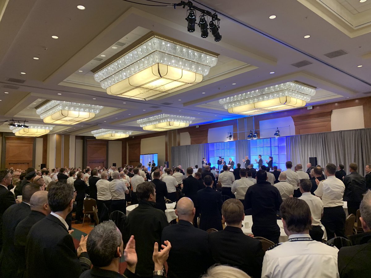 DMatts77's tweet photo. Today over 700 @AlaskaPilots rallied in Seattle to press the company to #DotheRightThing and #ValueAlaskaPilots. 
.@Unitedpilots stand with them in unity - Together @WeAreALPA pilots ✈️ https://t.co/5njocoPeow
