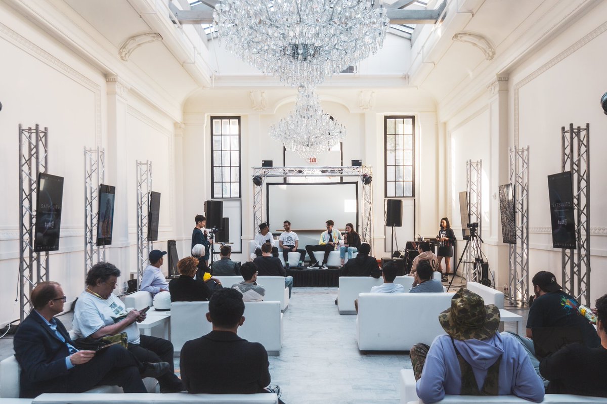 im_not_art's tweet photo. Amazing Music x Web3 discussion currently going down at @SatelliteNFT in LA.  

@Cooopahtroopa @lyrah @water_and_music @geojamofficial @AutografMusic are breaking down the nuanced ways for Musicians to enter the ecosystem with grace. 🎶x💻 

IYKYK https://t.co/GXXFkuLt0i