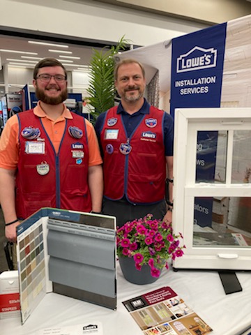 AshleySASM675's tweet photo. Not just exteriors , but interiors. LOWE'S Install's both!!!  HOMESHOW #675 @DebDearing @Brandon73676211 @BenitoKomadina @JBBailey9 @daleschmidtsr @TylerSeijo https://t.co/8RZS4DfKEL