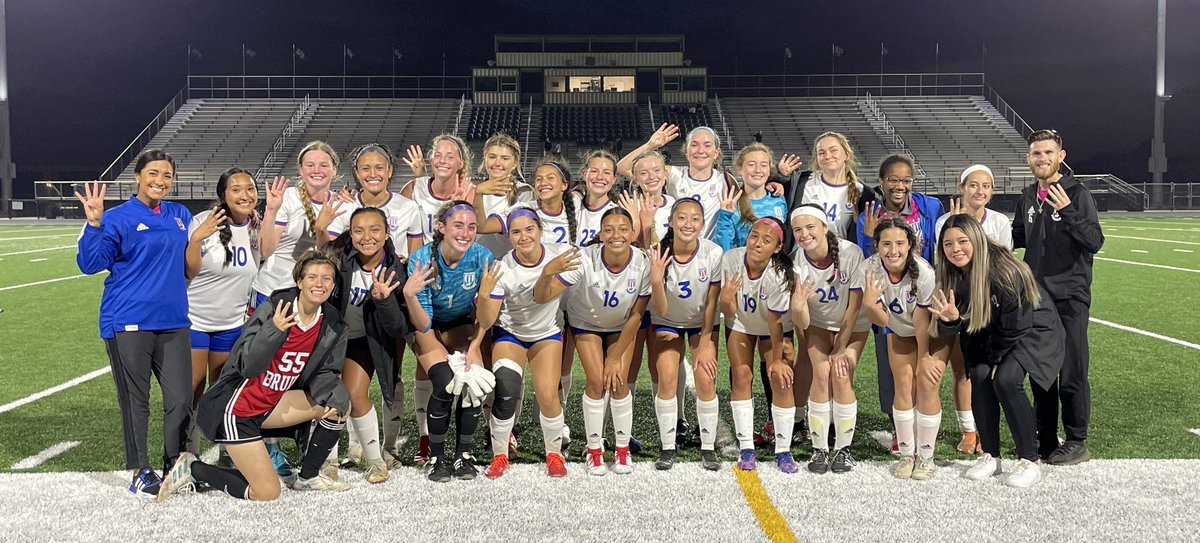 Round 4 here we come! The Lady Bruins take the 1-0 win over Clear Falls! Ashlyn Neireiter scored off of a header from Maryana Abarca! Outstanding performance from our defense! Great TEAM win!

🔴⚪️🔵🐻⚽️

#LadyBruinsSoccer #BGOE #HereWeStand 

@LethalSoccer