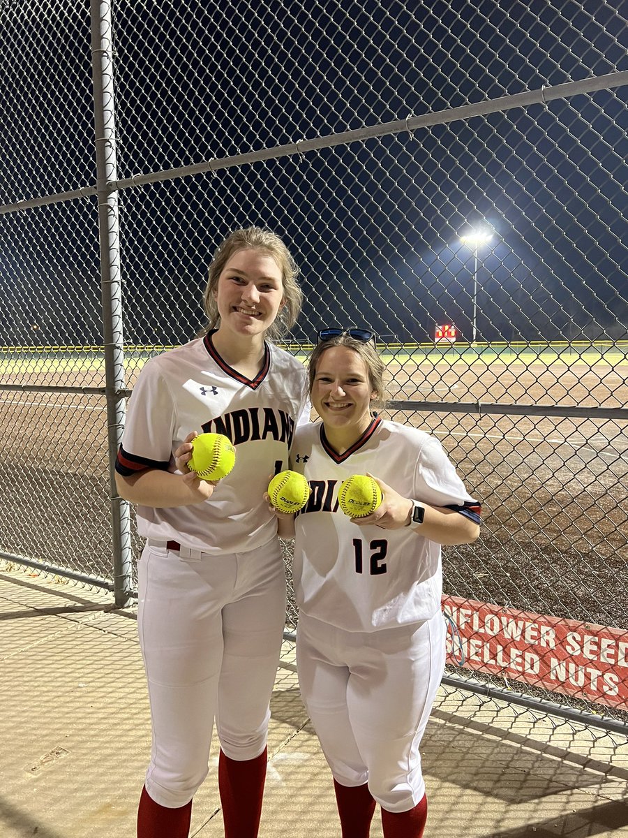 MHSSoftball6's tweet photo. Indians drop game two 8-5. @HafligerAvery @J_mcgee5 had home runs in the game. #averytwobombs #haveday #jbomb #shinebrightlikeadiamond https://t.co/hGST7QIYn6