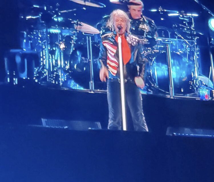 JoviUpdates's tweet photo. .@BonJovi on stage in Omaha, Nebraska on the 2022 tour - April 1, 2022
Credit: jmickells5 on IG https://t.co/odjwmF5pes