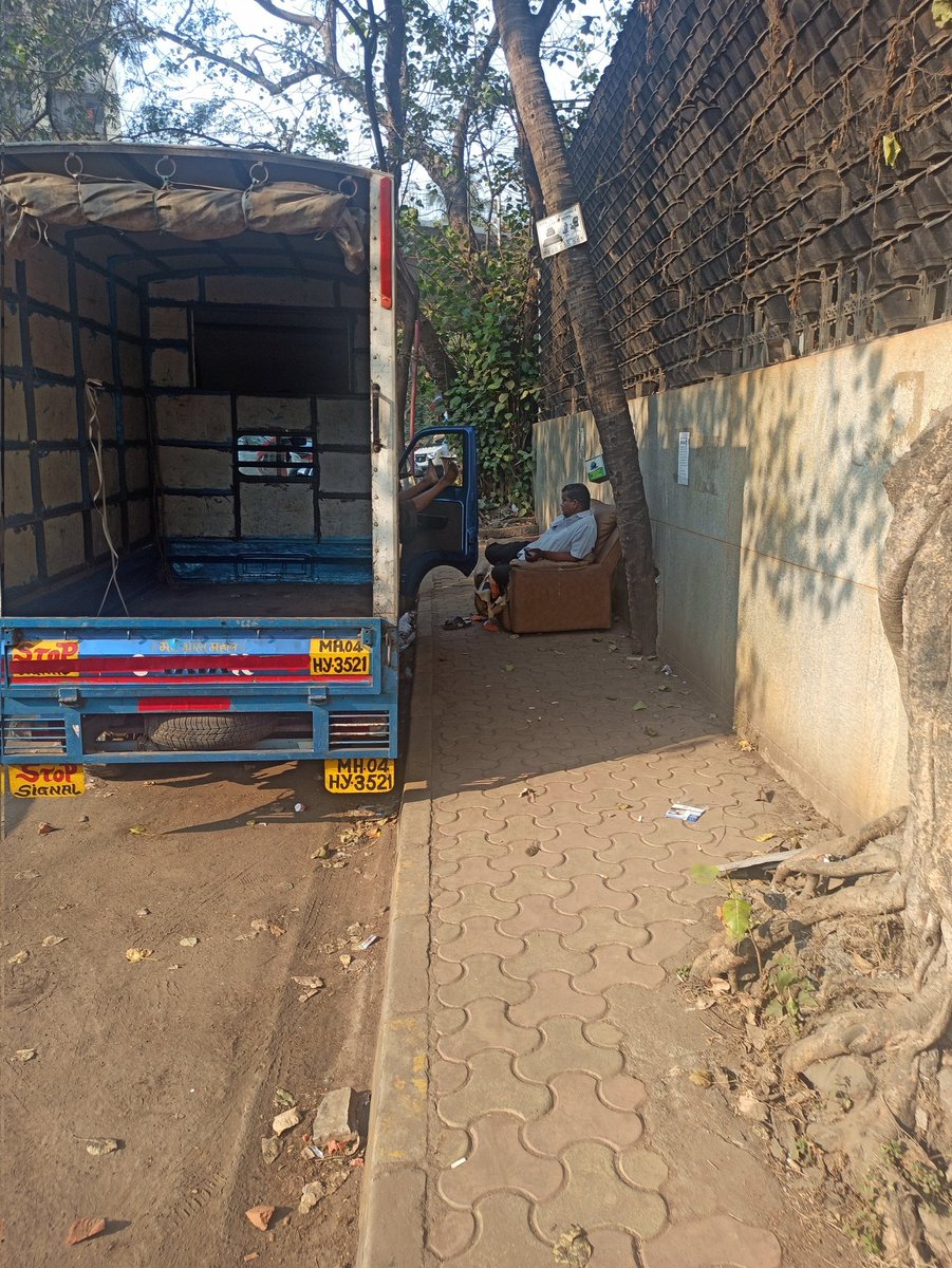 abneesh's tweet photo. Footpath in Windsor lane in Kalina, Santa Cruz east. Vada pav stall has taken up full footpath, uses gas cylinder (banned on street). an old sofa put by truck drivers. Both sides of street have 10 trucks parked at night till 11 am. No space to walk on footpath Or road. Pl help https://t.co/gxDtEB6Vrl
