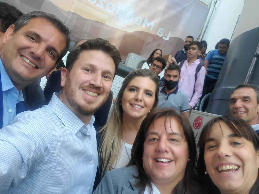 fangelini's tweet photo. Productivo encuentro de Diputados, Senadores, legisladores provinciales y dirigentes de todo el interior en Mendoza para hacer un @proargentina mas federal.
Desde el interior queremos aportar nuestra mirada de proyecto de país.
#ProFederal https://t.co/BWmQ2fd5u2