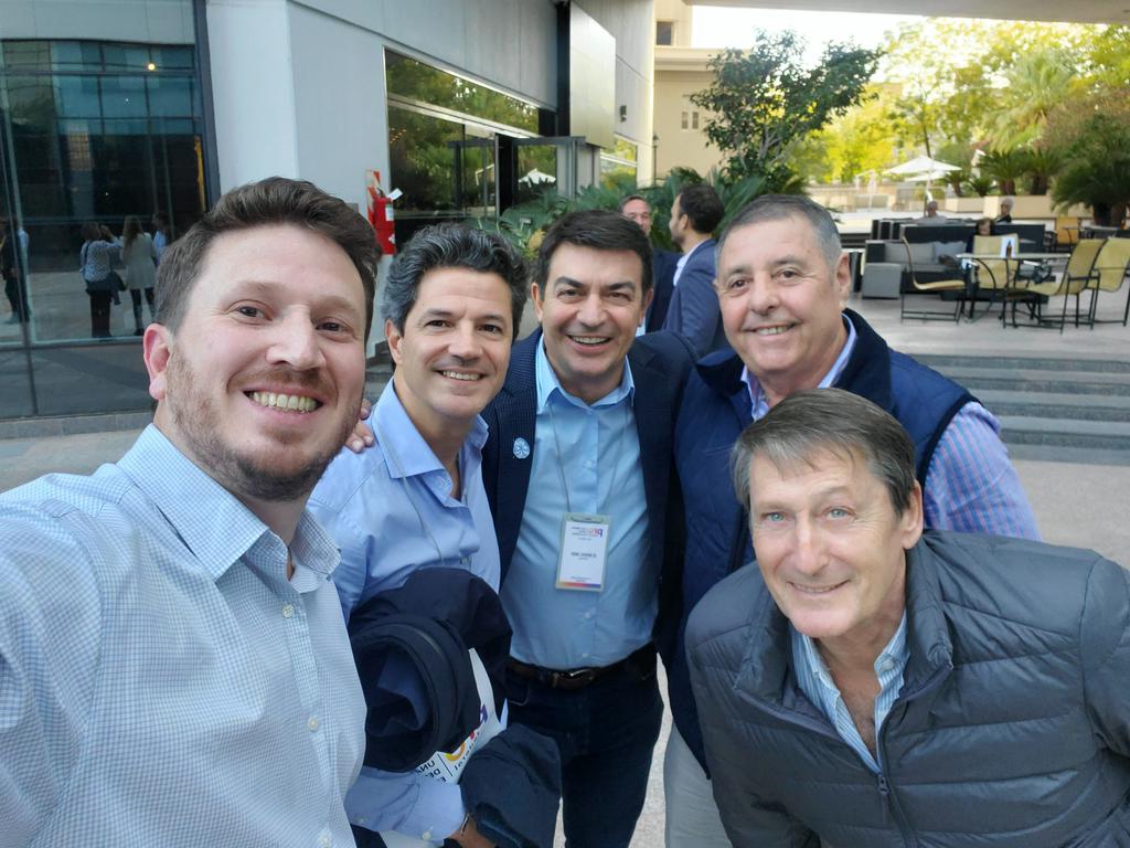 fangelini's tweet photo. Productivo encuentro de Diputados, Senadores, legisladores provinciales y dirigentes de todo el interior en Mendoza para hacer un @proargentina mas federal.
Desde el interior queremos aportar nuestra mirada de proyecto de país.
#ProFederal https://t.co/BWmQ2fd5u2