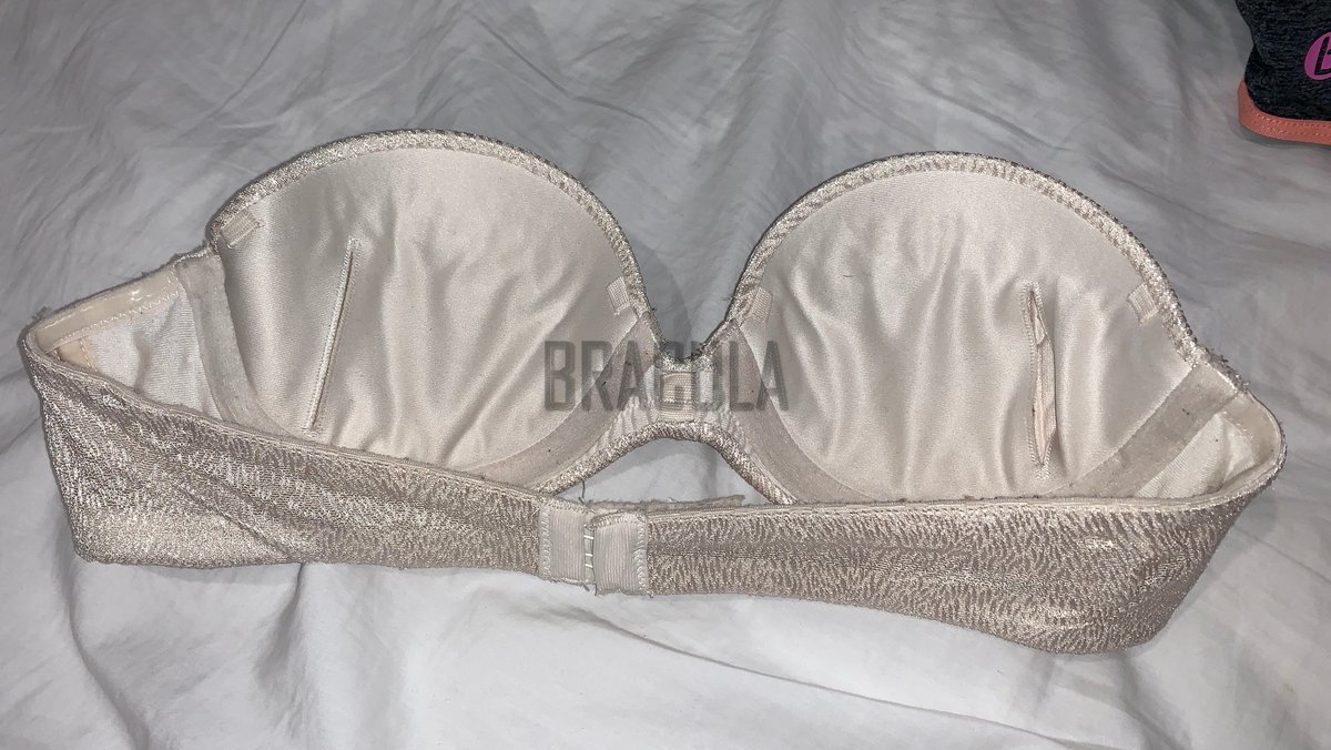 BraculaVS's tweet photo. White Wondebra 3 Degrees of Hot Ultimate Convertible Underwire Bra in size A75/34A. https://t.co/lXeVLiFii5