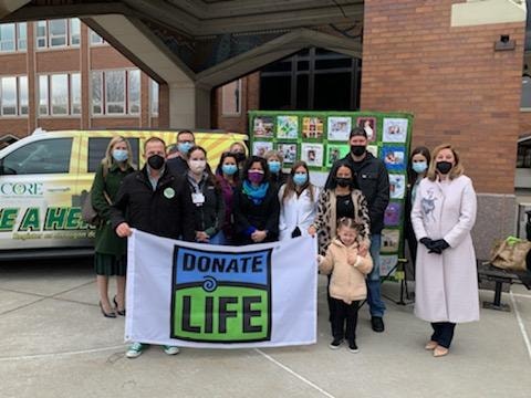 Tuffnut225's tweet image. Today I had the honor of speaking about my Transplant at the UPMC Mercy Flag Raising ceremony for National Donor Month. 💚💙🫁
Center for Organ Recovery &amp;amp; Education 
#nationaldonormonth 
#UPMC
