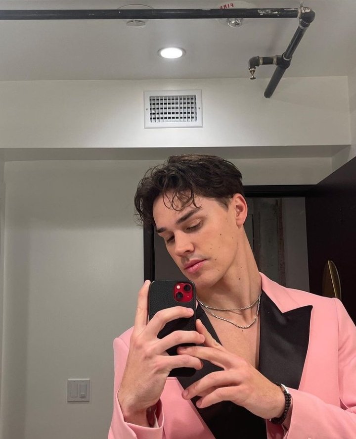 oftenreeves's tweet photo. noah in pink noah in pink noah in pink noah in pink noah in pink noah in pink noah in pink https://t.co/897QEH85Rc