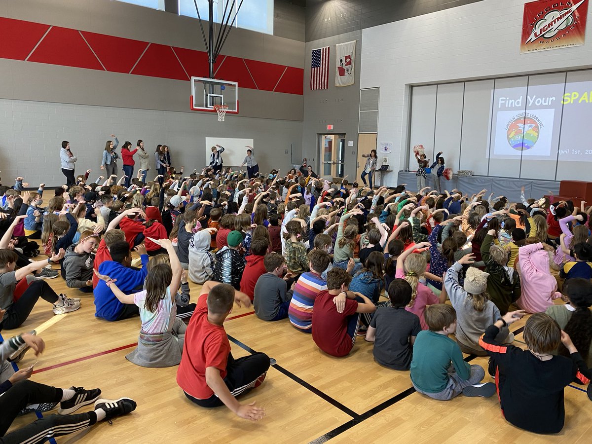 MichMiner's tweet photo. All School ‘In Person’ Lightning Assembly! First one in our new school!!! This filled my ❤️ with joy today! #findyourspark ⁦@tosaschools⁩ #tosaproud https://t.co/1CdLugJbOO