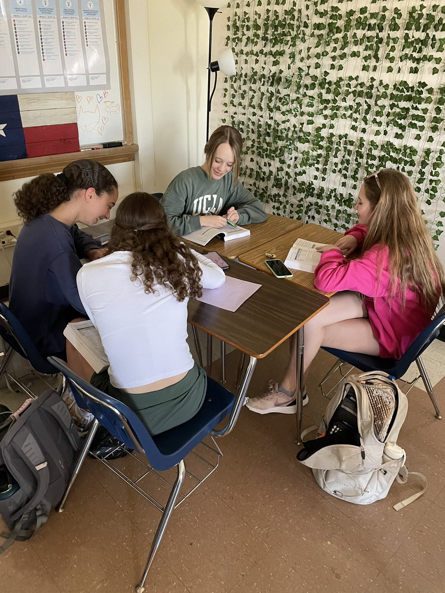 MrsDragoo's tweet photo. Sometimes the internet being out is a blessing! AP Human Geo spent their day collaborating and working through multiple choice question and a free response question! We didn’t even use phones.📱 one of my favorite days yet! #phsconnects #phsstrongertogether https://t.co/02TtpL8576