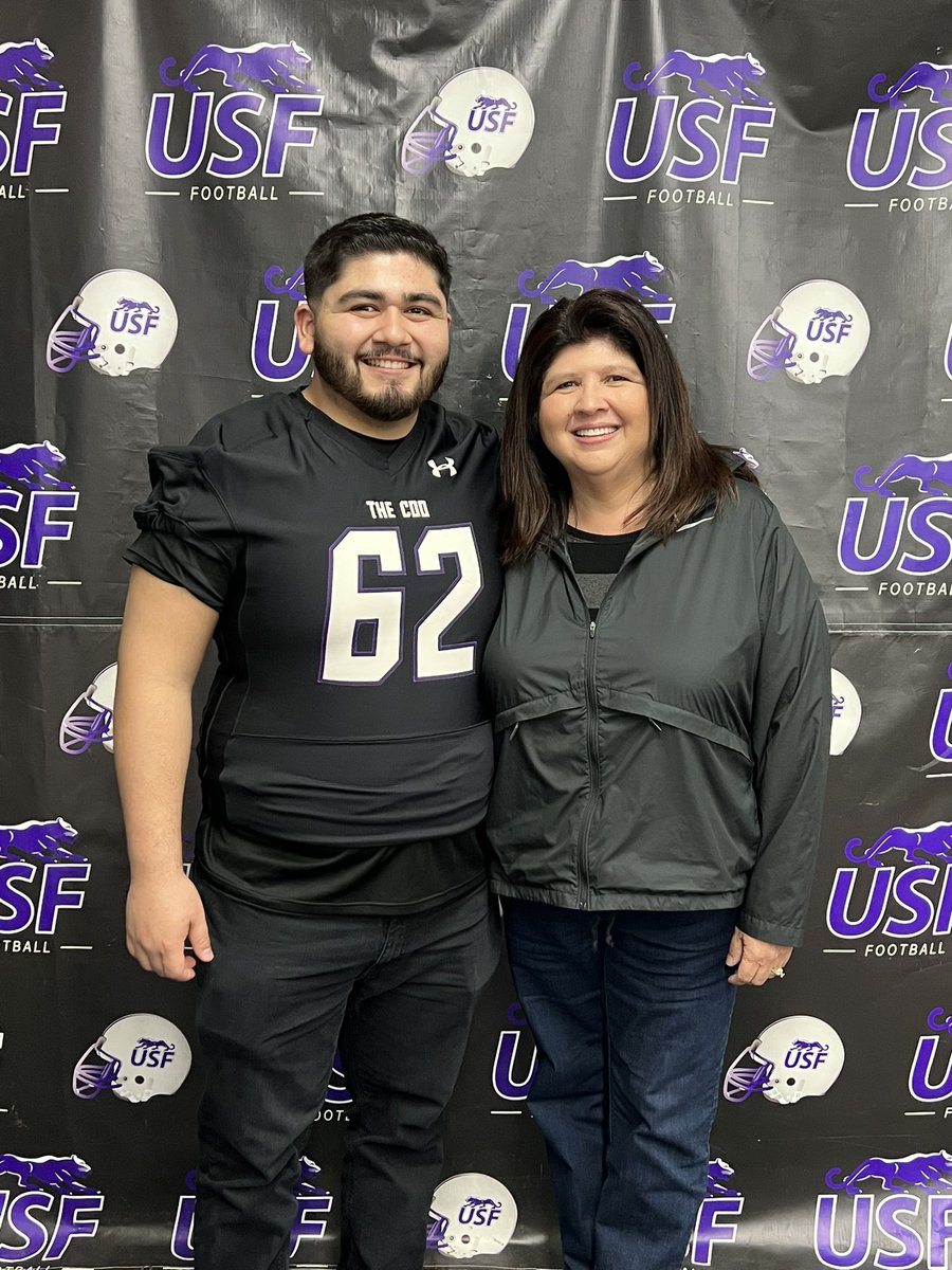 sebazenteno62's tweet photo. Thank you to my parents and close circle that have stuck by me🤞🏽❤️  Special thank you to @JLira2 @coachjehning @Coach_Hart15  for the past season and the continued work you did for me and all the guys @ReedleyCFB ! @CoachHaydenMace https://t.co/I92WkxVtXt
