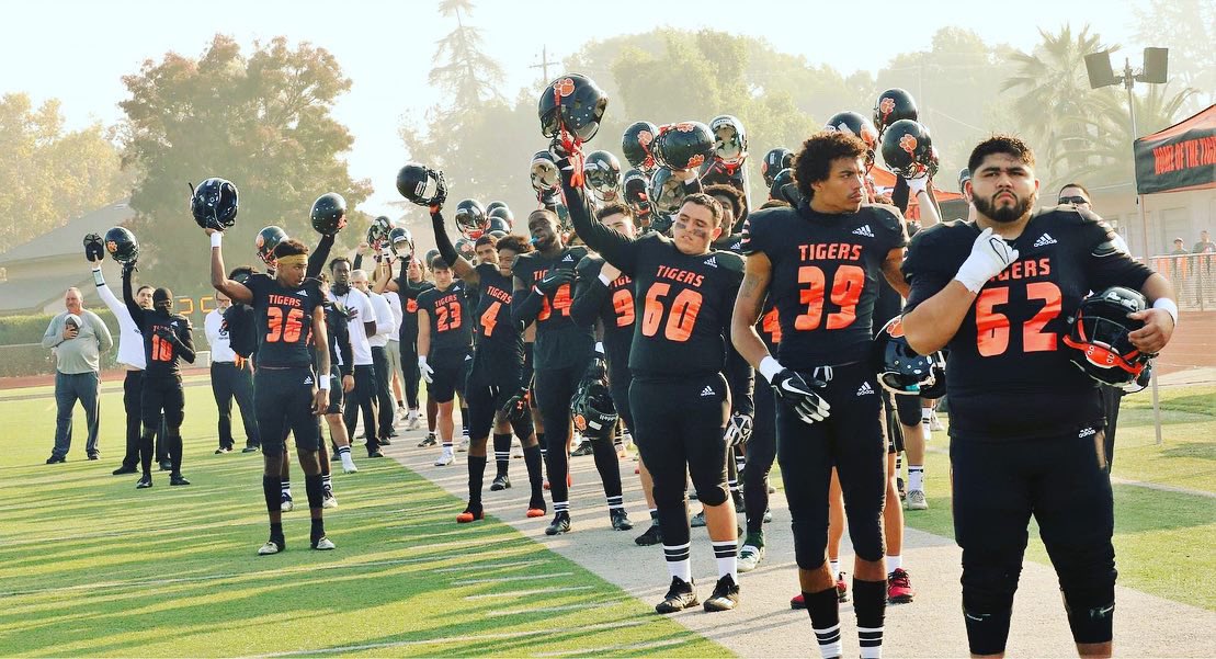 sebazenteno62's tweet photo. Thank you to my parents and close circle that have stuck by me🤞🏽❤️  Special thank you to @JLira2 @coachjehning @Coach_Hart15  for the past season and the continued work you did for me and all the guys @ReedleyCFB ! @CoachHaydenMace https://t.co/I92WkxVtXt