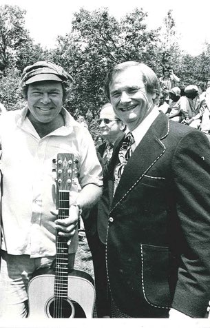 smith_clay's tweet photo. @ZooDoc @YouTube Thanks Doc! Here’s a classic shot of Arthur &amp; Roy! 💫 https://t.co/IzujAwc7aa