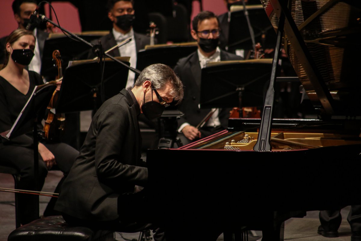 migueldelreal's tweet photo. Concierto con la @OsslaOficial con Fernando Saint Martin en el piano y Marc Moncusí como director invitado, ¡Felicidades! 🎼
📸 Instagram: miguel_delreal_conductor
🌐 https://t.co/GzgI2BrTtH
#SalmonDelReal #orchestraconductor #musicaclasica #Music #Musica #ClassicalMusic https://t.co/2Qve5LMrz8