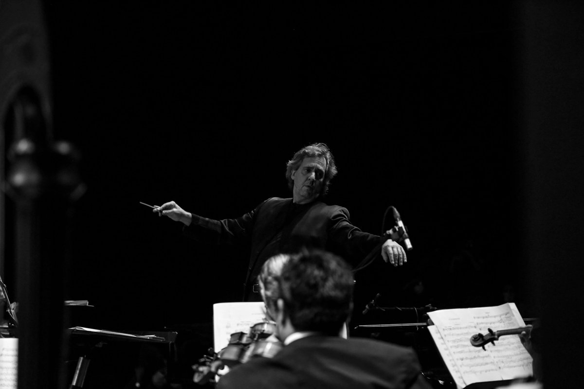 migueldelreal's tweet photo. Concierto con la @OsslaOficial con Fernando Saint Martin en el piano y Marc Moncusí como director invitado, ¡Felicidades! 🎼
📸 Instagram: miguel_delreal_conductor
🌐 https://t.co/GzgI2BrTtH
#SalmonDelReal #orchestraconductor #musicaclasica #Music #Musica #ClassicalMusic https://t.co/2Qve5LMrz8
