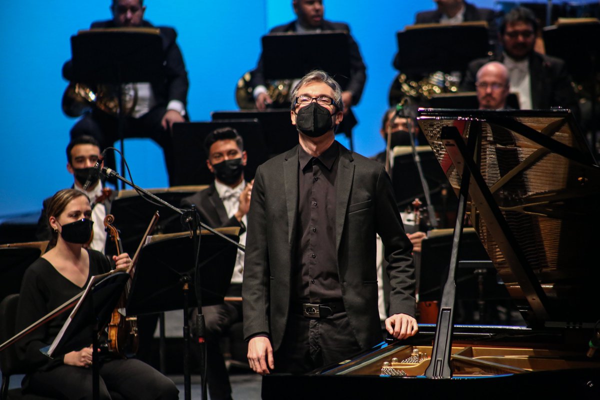 migueldelreal's tweet photo. Concierto con la @OsslaOficial con Fernando Saint Martin en el piano y Marc Moncusí como director invitado, ¡Felicidades! 🎼
📸 Instagram: miguel_delreal_conductor
🌐 https://t.co/GzgI2BrTtH
#SalmonDelReal #orchestraconductor #musicaclasica #Music #Musica #ClassicalMusic https://t.co/2Qve5LMrz8