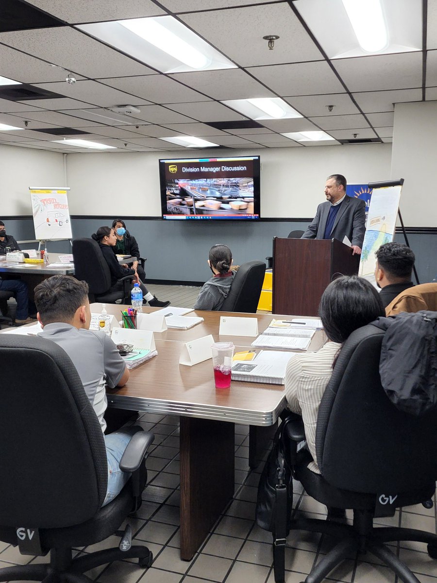 Harry_Guleian's tweet photo. Grande Vista FSTS: Taking the opportunity to speak to the future leaders of our company! @Buckeyelouie @jimweber88 https://t.co/jWasfZeAz3