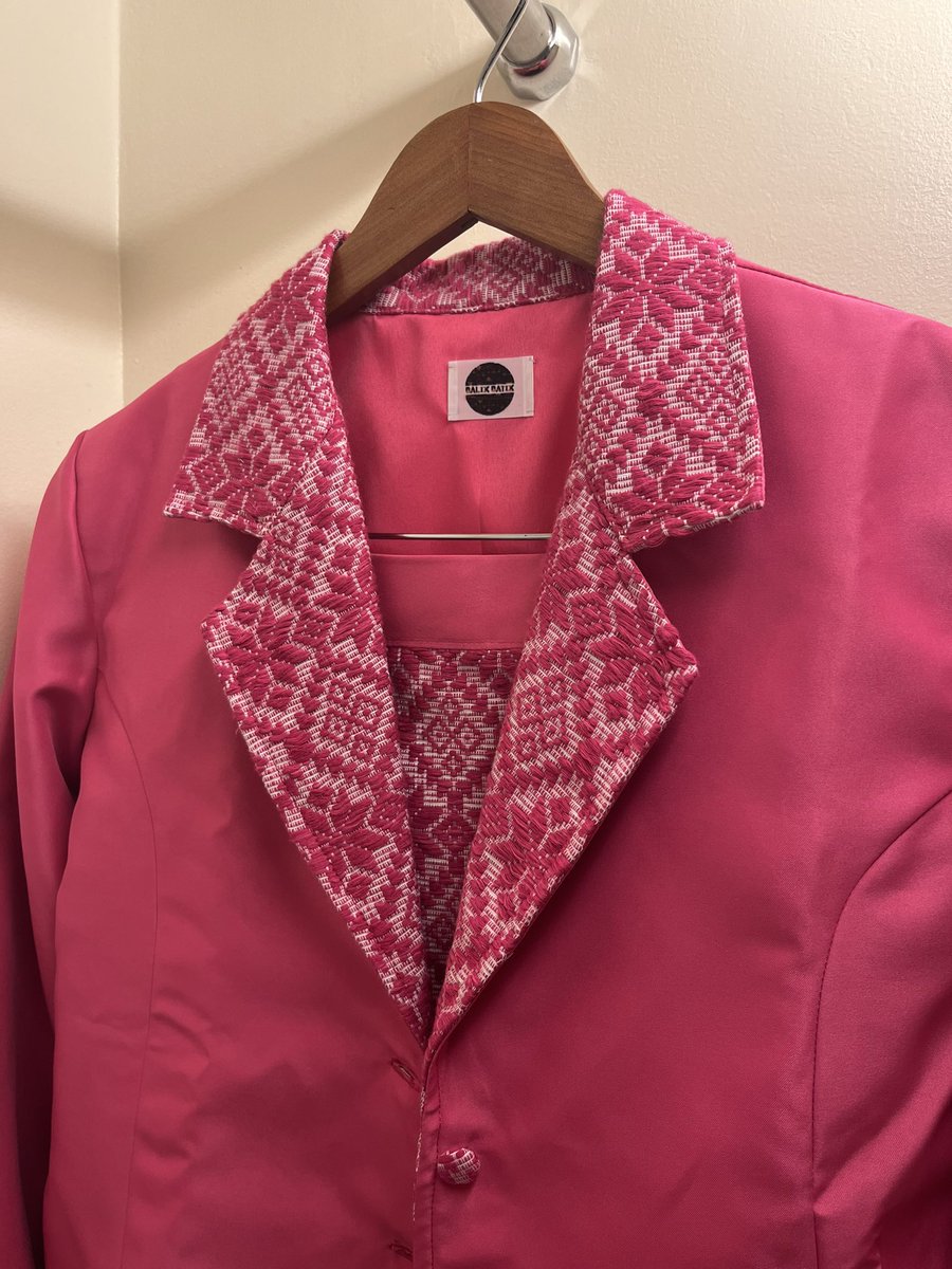 balikbatik's tweet photo. Bespoke Balik Batik blazer set featuring Pinilian Abel de Iloco 💓
#SupportLocalPH #WearLocalPH #LoveLocalPH https://t.co/ouYdXHQDHY