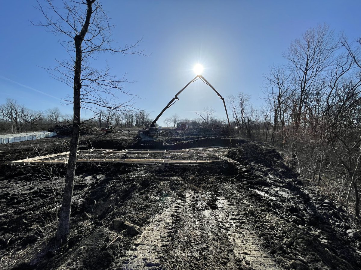aharrison_teach's tweet photo. Well hello beautiful sight! #icfconstruction #customhome #kansascityhomebuilder #concrete #footings #concretepump #geigerreadymix https://t.co/P6aJderISI