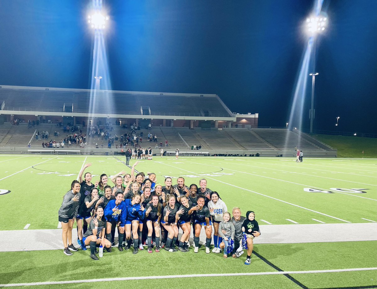 jenny_mcgown's tweet photo. Just saw our @KleinHigh Ladies WIN the Regional Quarterfinals (2-1)! 🎉🎉🎉 

We loved seeing you play &amp; are SO proud of you! CONGRATULATIONS, Bearkats! ⚽️💙⚽️💛 https://t.co/23fwSiXj3u