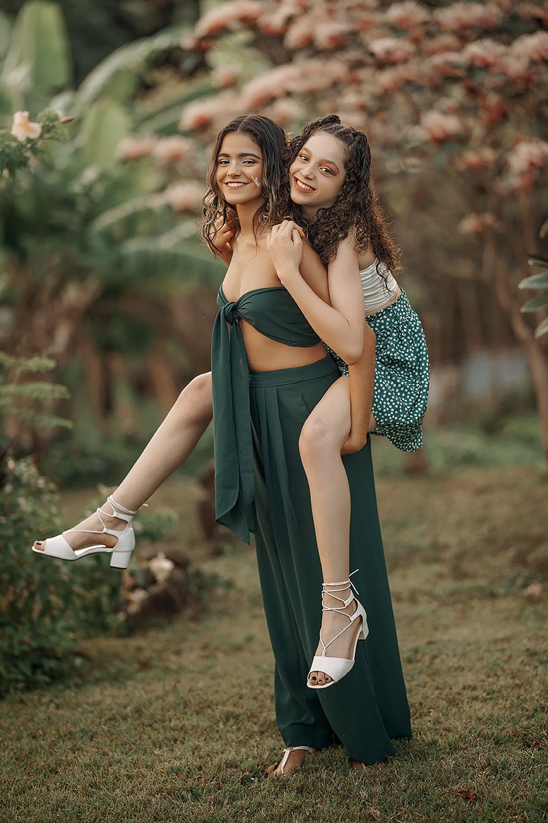 Vernica28517005's tweet photo. “MI QUERIDA HERMANA no se cuál será nuestro destino y a donde nos llevará…..Pero recuerda siempre que soy tu hermana y a donde quiera que vayas mi corazón irá contigo “💚💙 #sisters #laamoo https://t.co/qwim1SdKg2