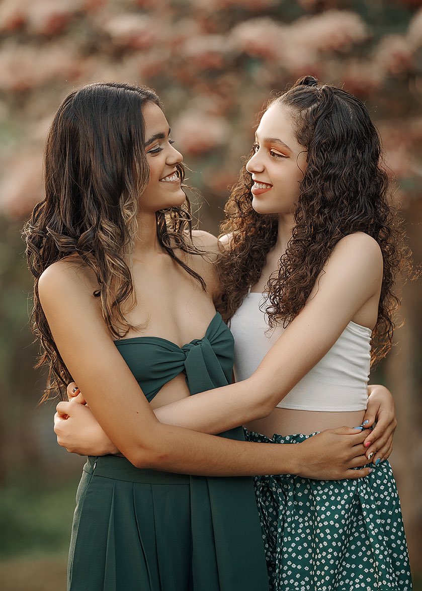 Vernica28517005's tweet photo. “MI QUERIDA HERMANA no se cuál será nuestro destino y a donde nos llevará…..Pero recuerda siempre que soy tu hermana y a donde quiera que vayas mi corazón irá contigo “💚💙 #sisters #laamoo https://t.co/qwim1SdKg2