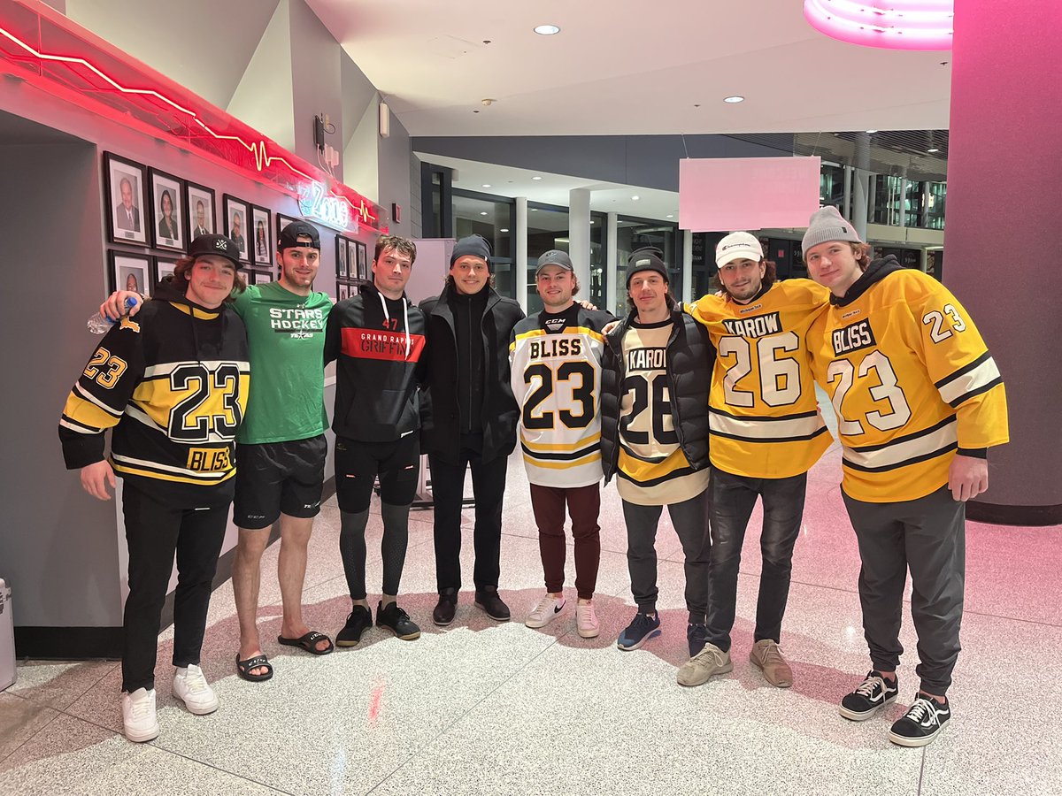 carliohh's tweet photo. @mtuhky reunion at Van Andel https://t.co/iYem6rxCKa
