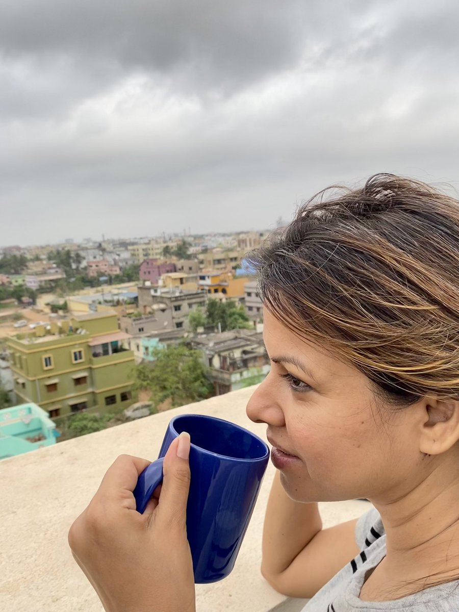 pinkyp_actor's tweet photo. A breezy morning .. terrace and tea .. lol❤️😊
#goodmorning #morningteatime https://t.co/AHSo55hKeG