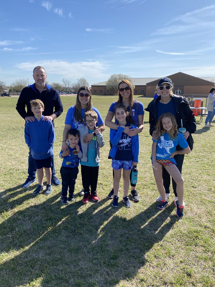 WLES_PE's tweet photo. What an amazing day we had kicking off Autism Awareness month with our Autism walk ⁦@WillisLaneES⁩ We can’t thank the parents enough for coming out and joining us today!!! #Wlespride  #Lightitupblue https://t.co/XSUY1XW3NT