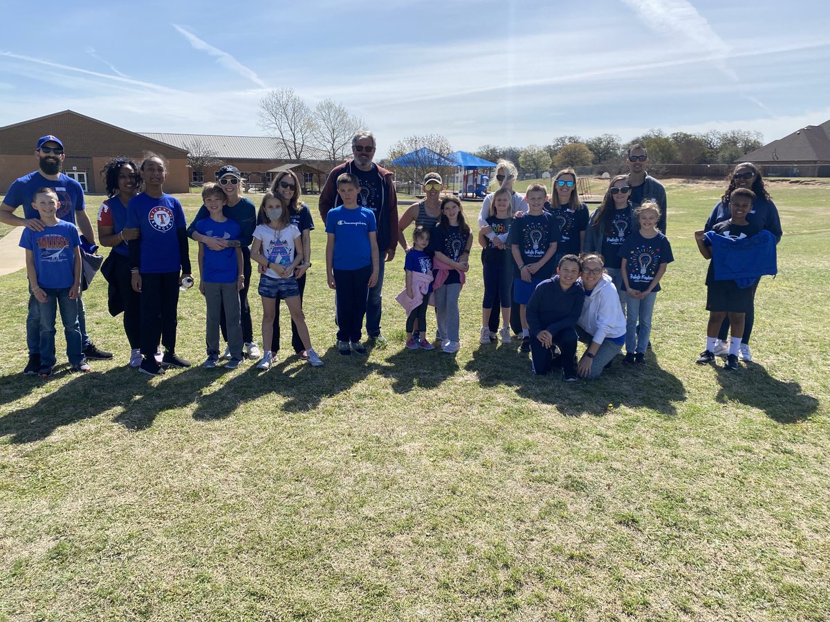 WLES_PE's tweet photo. What an amazing day we had kicking off Autism Awareness month with our Autism walk ⁦@WillisLaneES⁩ We can’t thank the parents enough for coming out and joining us today!!! #Wlespride  #Lightitupblue https://t.co/XSUY1XW3NT