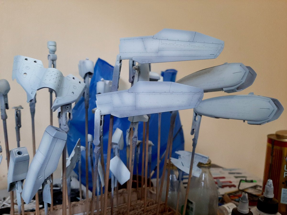 jzulu01's tweet photo. I think half the "fun" of this kit is in the panel lining...

#マクロス
#battroid
#バトロイド
#プラモ 
#Plamo https://t.co/mzH3pMeJjr https://t.co/19uzTCC0aw