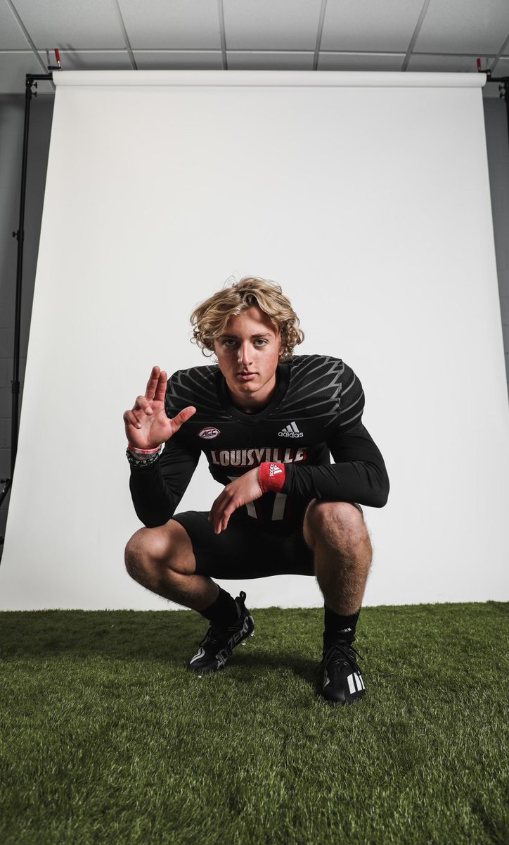 taggharrison17's tweet photo. Unofficial Visit at Louisville today. Thank you @UofLFootball !

@TheMatt_V 
@TritonsFootball 
@mikemoon42 https://t.co/Mg1bQ0YsoH