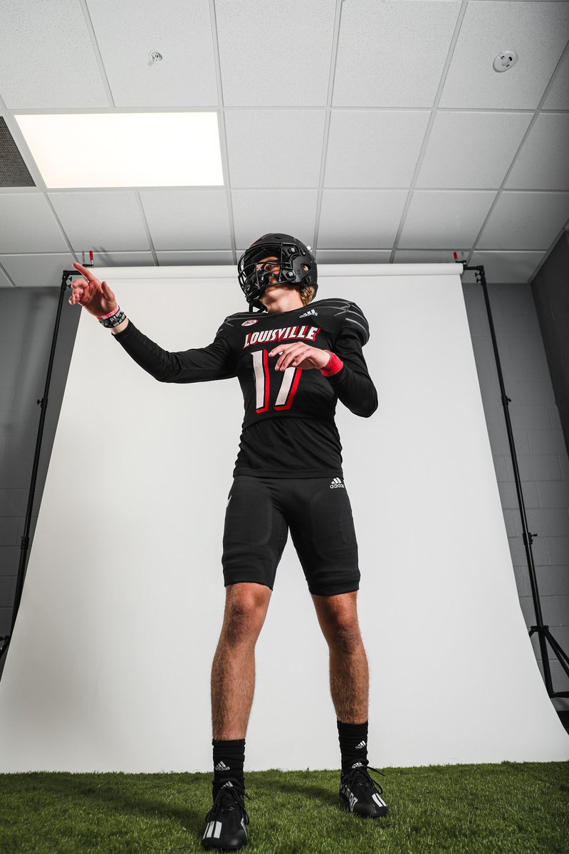 taggharrison17's tweet photo. Unofficial Visit at Louisville today. Thank you @UofLFootball !

@TheMatt_V 
@TritonsFootball 
@mikemoon42 https://t.co/Mg1bQ0YsoH