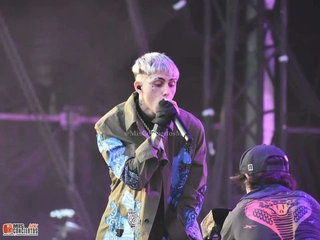 chartskhea's tweet photo. Más fotografías de KHEA rompiendo hoy en Monterrey 🇲🇽💘! https://t.co/AotPbpGBTq