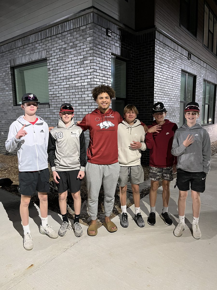 Thanks for the pic <a href="/LucasColeyy/">𝙇𝙪𝙘𝙖𝙨 𝘾𝙤𝙡𝙚𝙮 ✞</a> fun to meet u