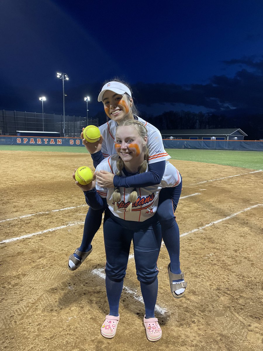 we’re back on twitter!! BIG WIN 12-2 RUN RULE vs. SOCO TONIGHT‼️s/o <a href="/EricaShoop/">Erica Shoop</a> w a GRANDSLAM🥳 , <a href="/abbyviggiano/">Abigail Viggiano</a> w a 2 run HOMERUN🔥&amp; jillian lewis w a DIVING catch to end the game🫶🏼so proud of our german boys🫡 #magnumdongsonly