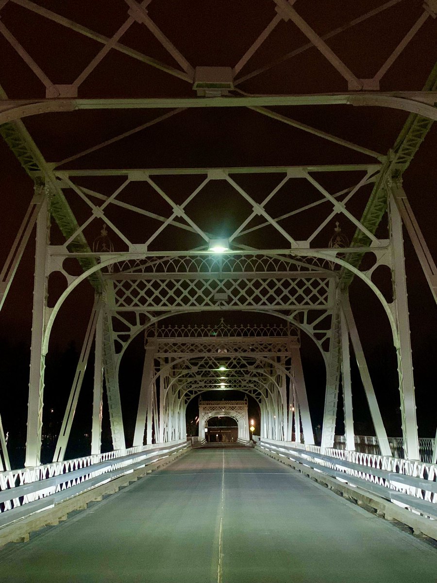 Guy_Theriault's tweet photo. Back home after a few days of skiing = evening walk to the #MintoBridges in #MyOttawa https://t.co/jvEajJLXwj
