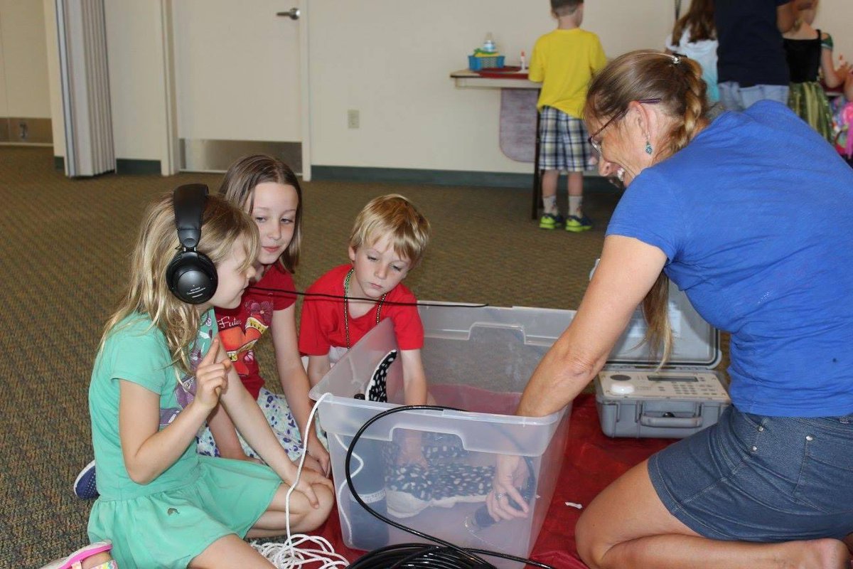 A few years back…teaching the next generation all about acoustic tracking #spottedeagleray happy #flatsharkfriday #vemco #itag #FACT.
