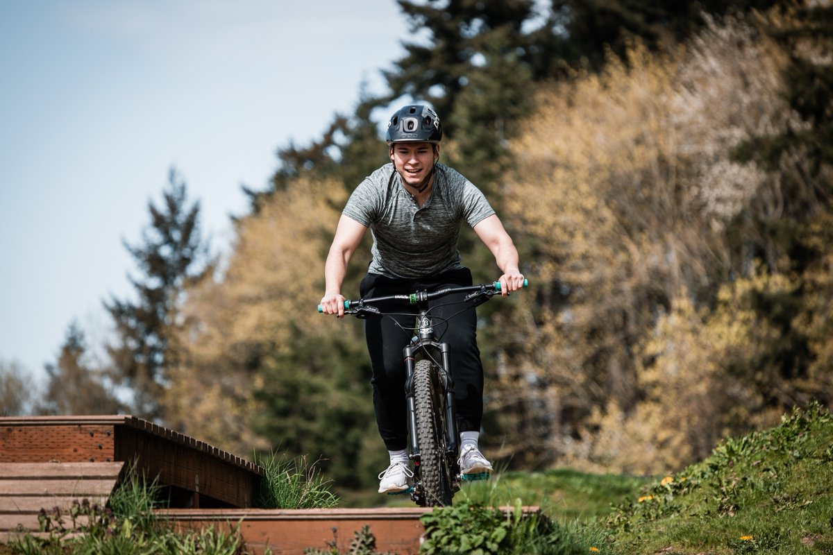 WPUCycling's tweet photo. Another successful club ride today at Gateway Green! We worked on roll downs and progressing. What a treat to have a bike park in the city close to campus.
#mtb #warnerpacific #wpuknights https://t.co/LEr1iR9aHS