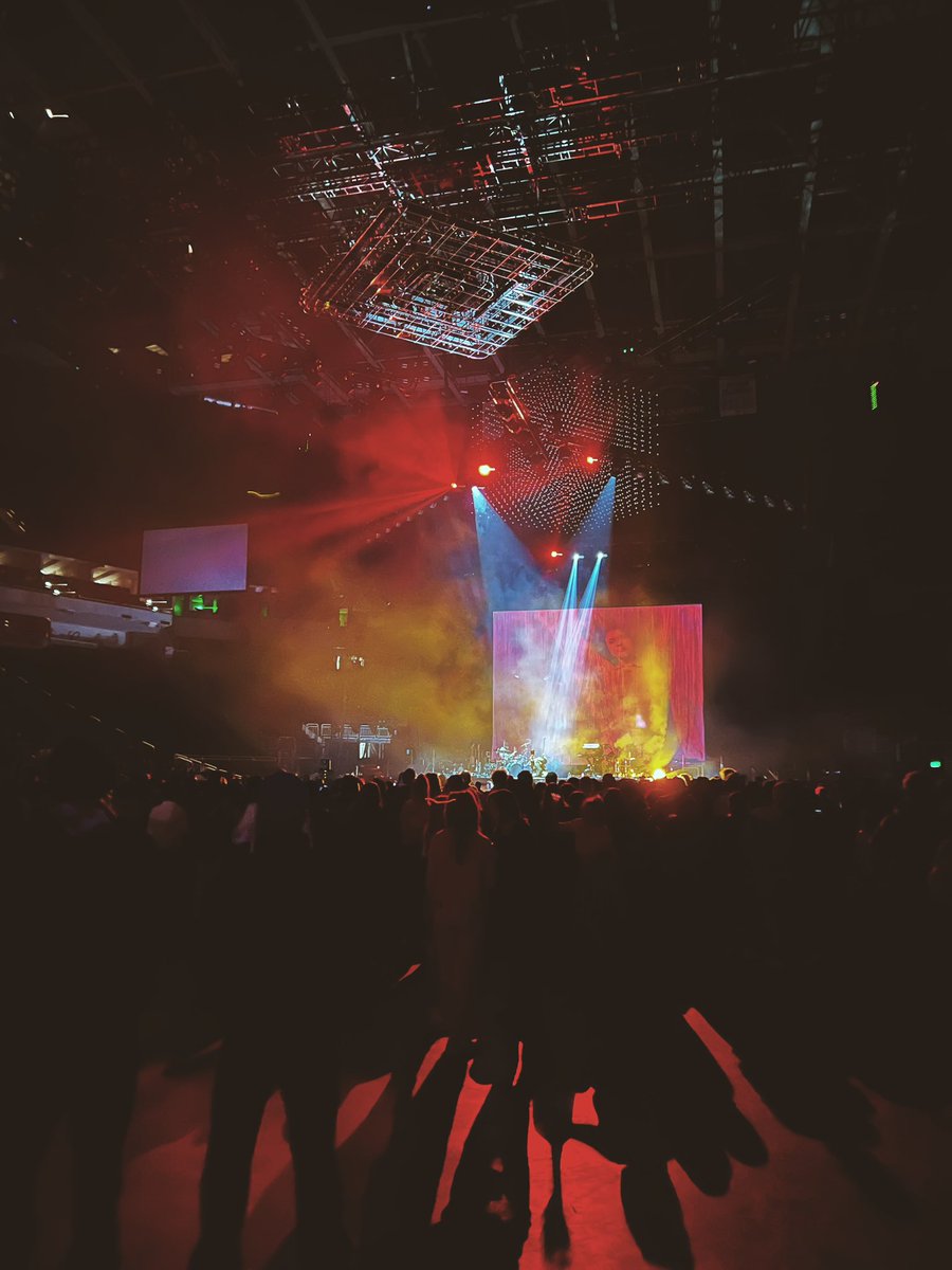 RooBendlin's tweet photo. Dua Lipa - Fiserv Forum https://t.co/ZLyikMCLOS