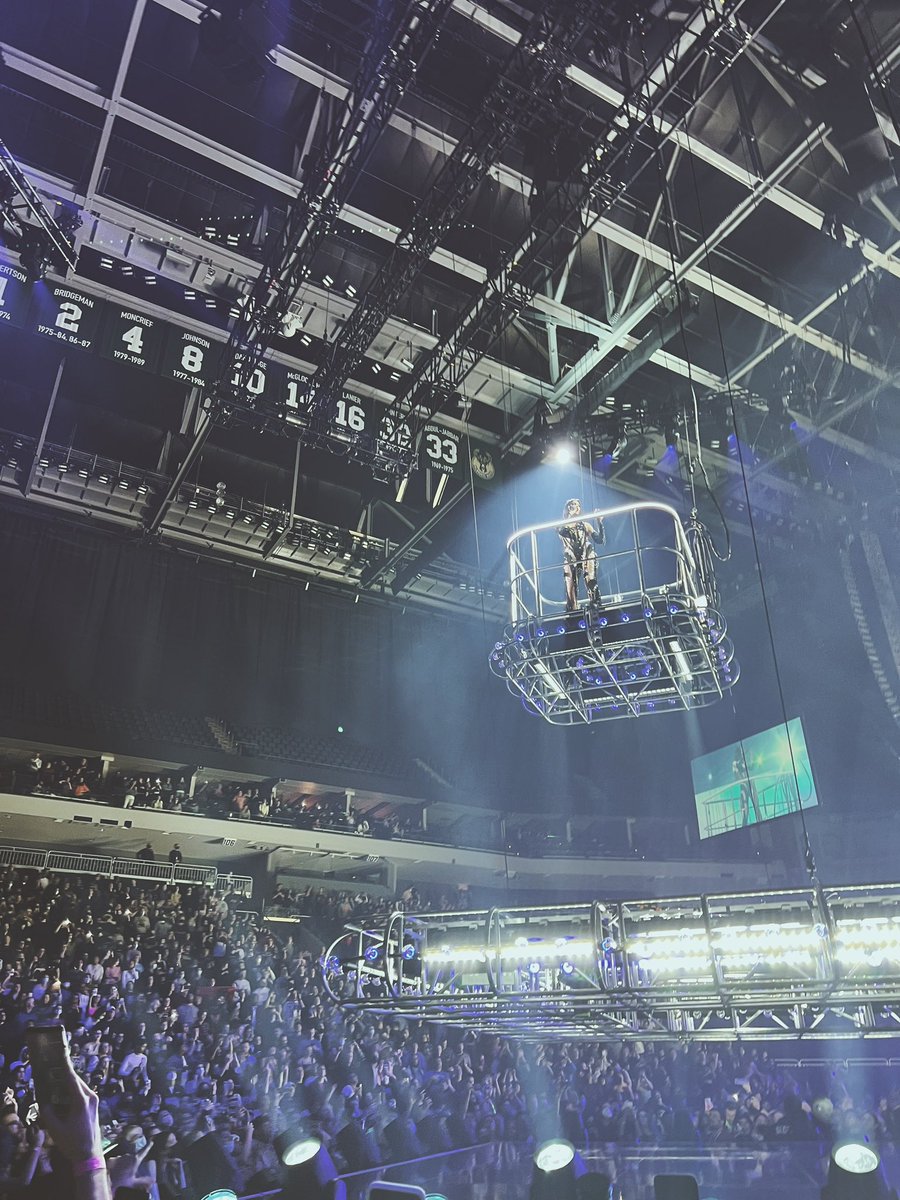 RooBendlin's tweet photo. Dua Lipa - Fiserv Forum https://t.co/ZLyikMCLOS