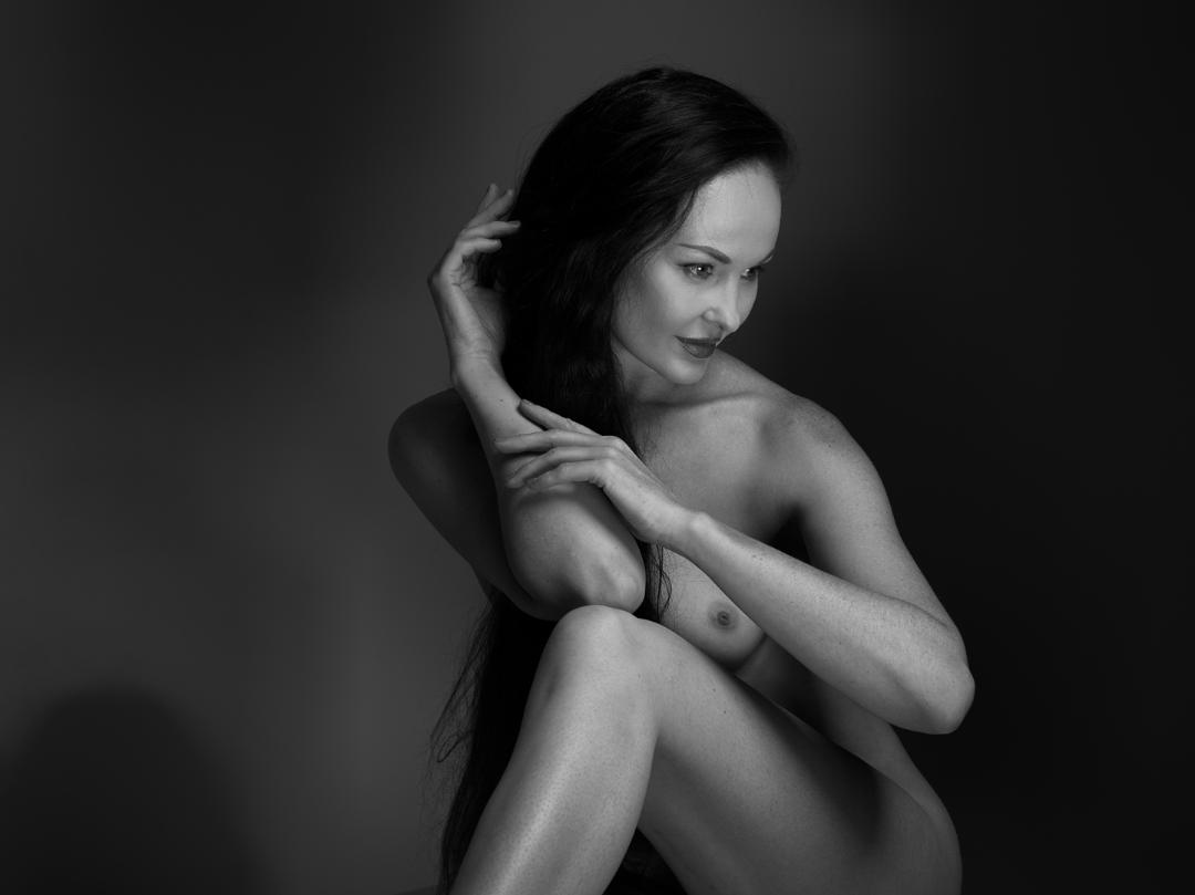 AnneduffyM's tweet photo. Hey! so I'm slowly sliding myself over to this platform. With all the issues that IG has with nudity and censorship, here will now be the place to see my art in it’s entirety. Anything that I (try) to post to IG will also be posted here without being violated. https://t.co/ClQc5MWUJB