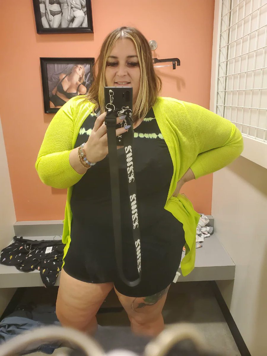 suggamonkeybae's tweet photo. Ok @Torrid I'm digging this one! Stay tuned for some fun summer adventures in this! ☀️ #feelthefit #inthedressingroom #tryon https://t.co/8QP2ZiM1Ab